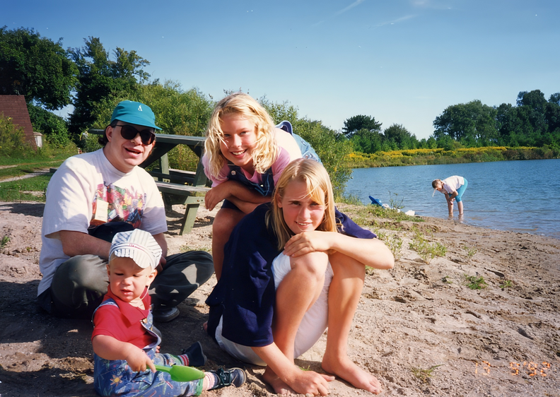 Hett, Steve; Karen; Rhonda; unknown - On the Beach