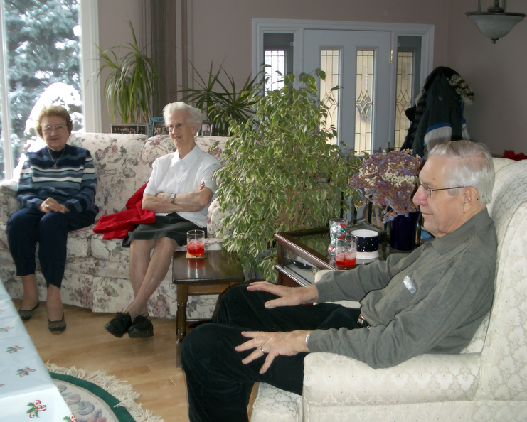 Luft, Esther; Betty Hett; Howard waiting for Christmas